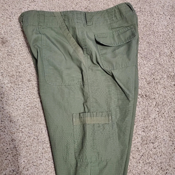 🔥 Liz Wear By Liz Claiborne Cargo Capris 6 - Picture 8 of 9
